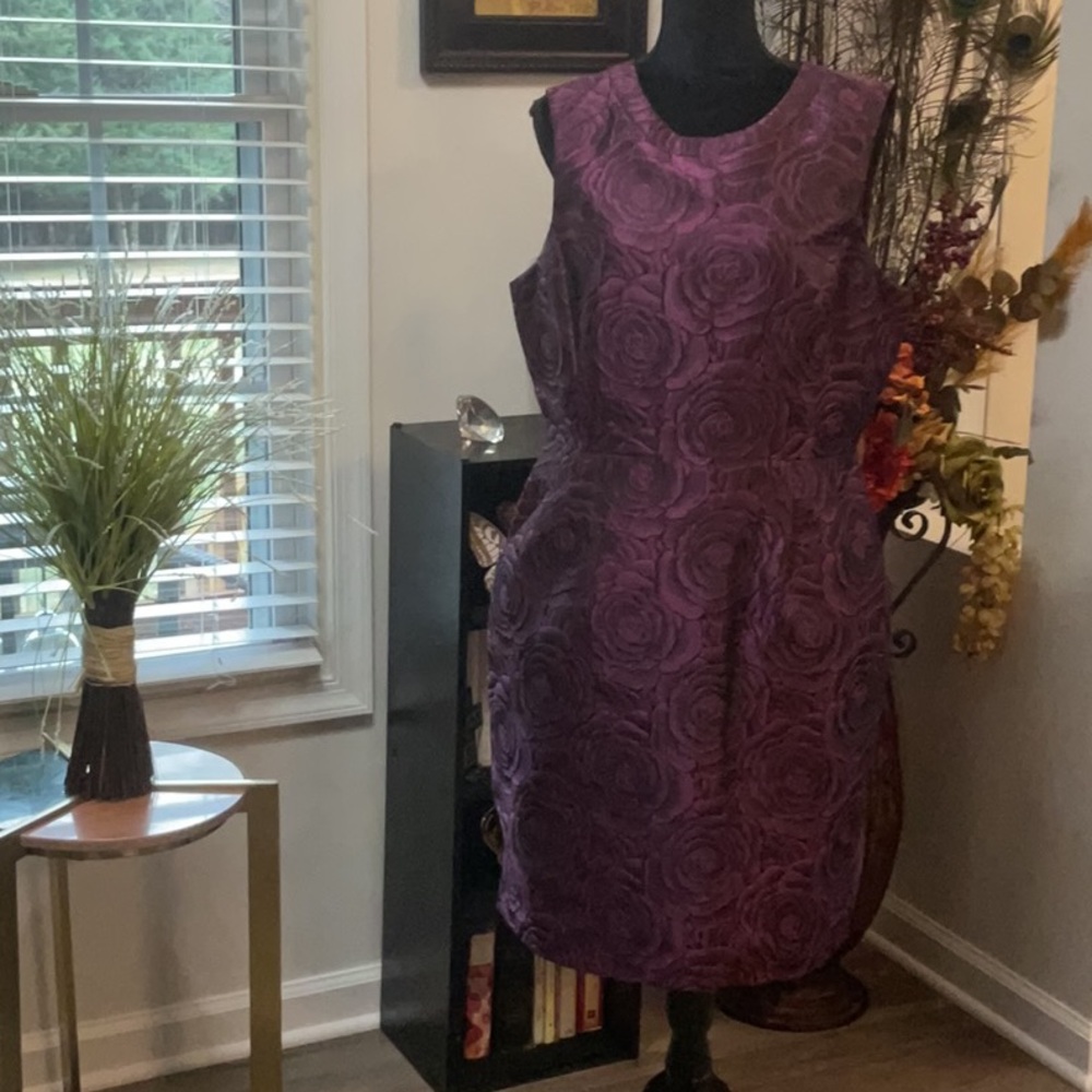 Women’s Fully Lined Tahari ASL Floral Dress w/ Functional Pockets